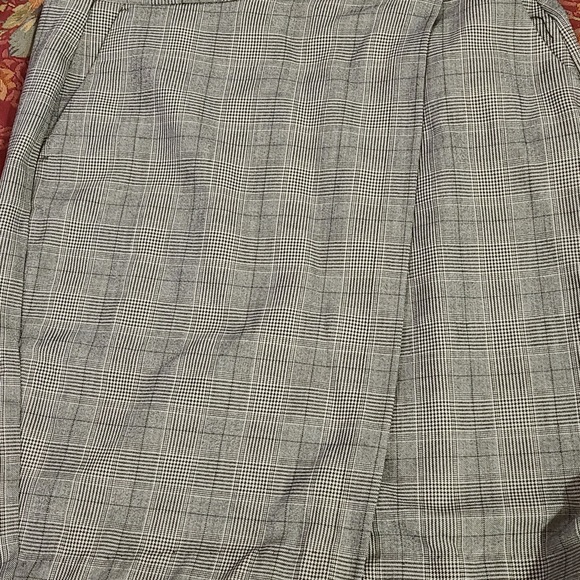 Skirt - Picture 2 of 8